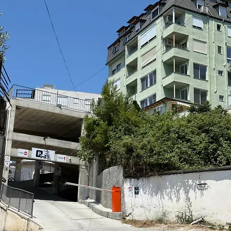 Loui Vollga アパート *